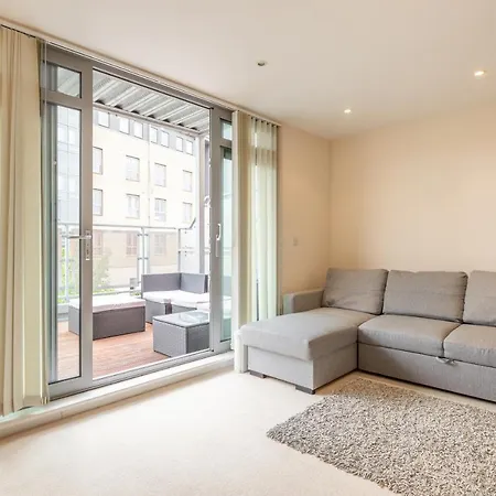 2 Bedroom Flat Next To Train Station & Gated Parking Cambridge  Exterior foto