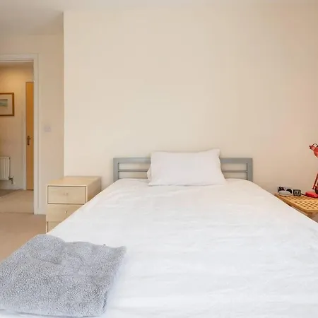 2 Bedroom Flat Next To Train Station & Gated Parking Cambridge  Exterior foto