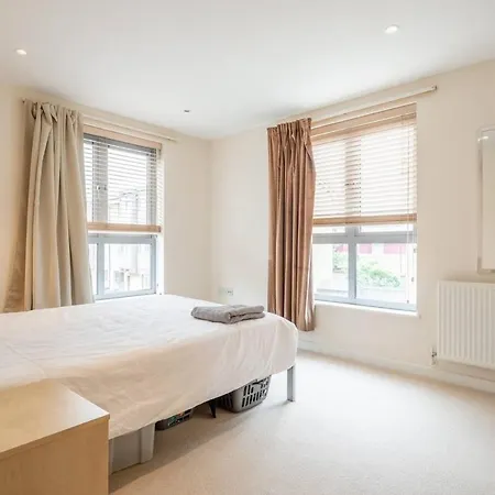 2 Bedroom Flat Next To Train Station & Gated Parking Cambridge  Exterior foto