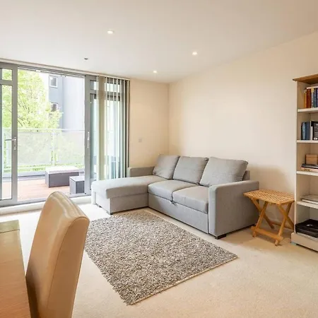 2 Bedroom Flat Next To Train Station & Gated Parking Cambridge  Exterior foto
